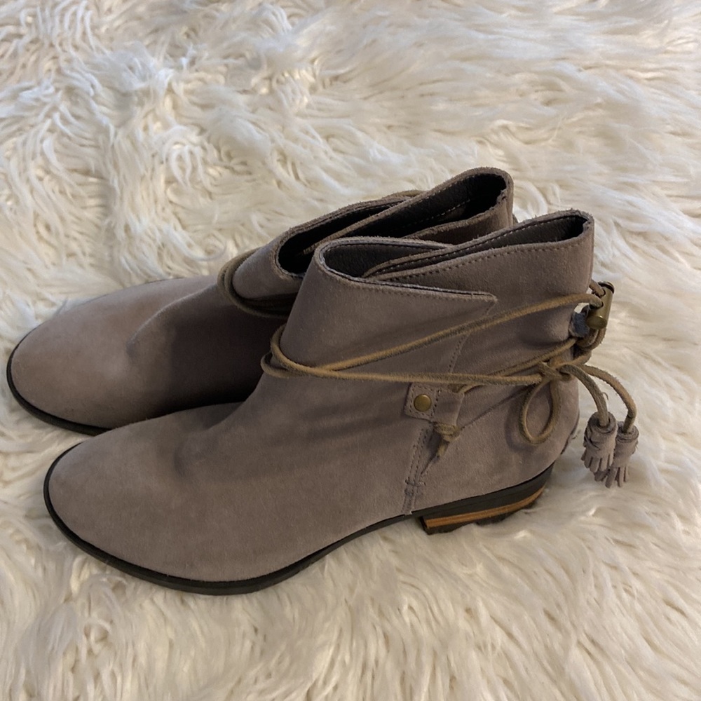 SOREL Boots size 9 BNWOT see pictures heel is 1 1/2” color gray leather upper - Picture 16 of 17